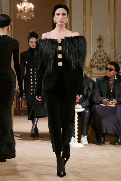 Look 10